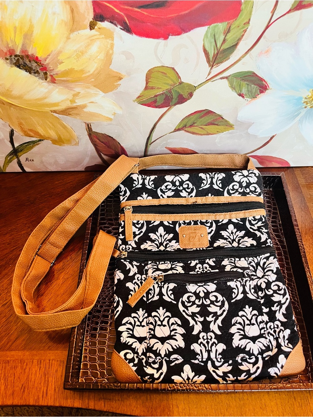 Stone Mountain Accessories Black & White Damask Crossbody w/Tan Strap (Like New)